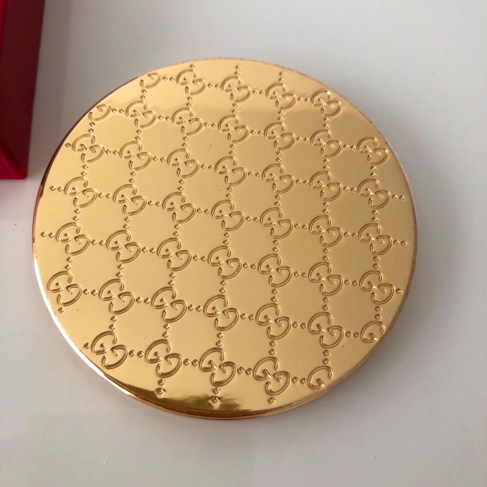 Gucci Rouge de Beauté Brillant Glow Lipstick & Gucci Gold GG Monogram Mirror NIB - Picture 12 of 16